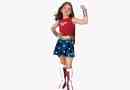 Wie man ein Wonder Woman Kostüm für ein kleines Mädchen herstellt