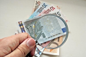 So erkennen Sie gefälschte Euro-Banknoten
