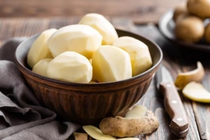 So verhindern Sie, dass geschälte Kartoffeln braun werden