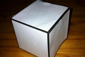Wie man aus Karton einen Würfel macht