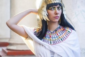 Wie man ein hausgemachtes ägyptisches Kostüm herstellt