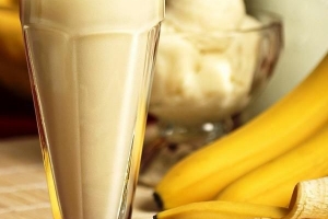 Wie man einen Haferflocken-Bananen-Smoothie macht