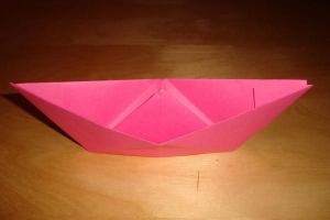 Schritt für Schritt ein Papierboot bauen