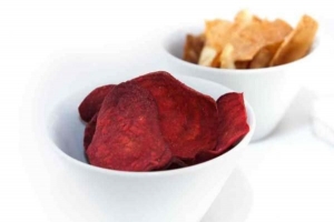 Wie man Rote-Bete-Chips im Ofen macht