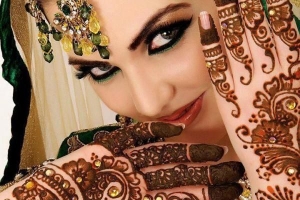 Wie man Braut-Mehndi-Designs für die Hände macht
