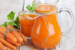 Wie man Karottensaft herstellt