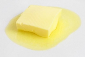 Wie man Butterschmalz in der Mikrowelle herstellt