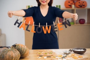 Wie man Dekorationen für Halloween aus Papier macht