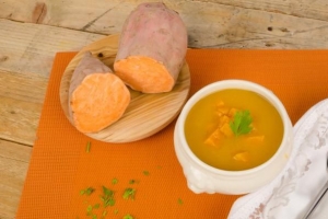 Wie man eine fettverbrennende Suppe mit Süßkartoffel macht