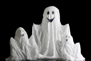 Wie man Geister-Halloween-Dekorationen herstellt