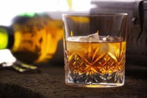 Wie macht man hausgemachten Whisky?