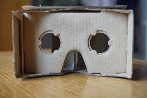 Wie man eine VR-Brille aus Karton herstellt