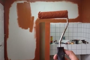 Wie man Wände in zwei verschiedenen Farben malt