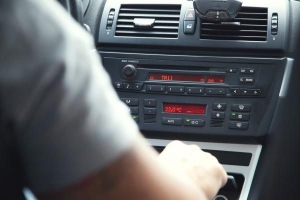 So schützen Sie Ihr Autoradio