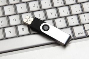 So setzen Sie ein Passwort auf einen USB-Stick