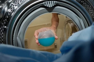 So entfernen Sie den Geruch aus der Waschmaschine