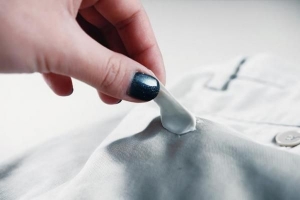Kaugummi aus der Kleidung entfernen – 6 effektive Methoden!