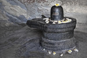 Wie man Shiva Lingam zu Hause verehrt