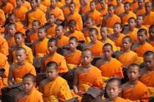 Ist der Buddhismus polytheistisch oder monotheistisch??