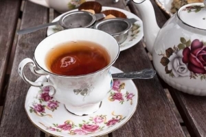 Ist es schlecht für dich, viel Tee zu trinken??