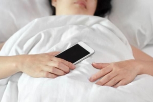 Ist es falsch, in der Nähe Ihres Handys zu schlafen??
