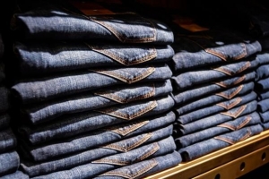 Ölflecken aus Jeans entfernen